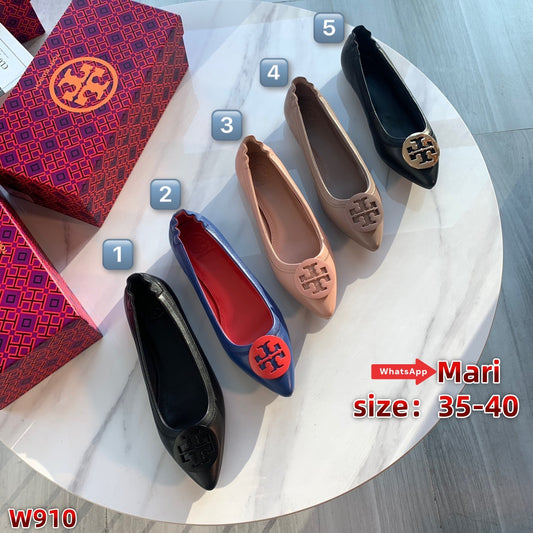W910  Pointed-toe flats