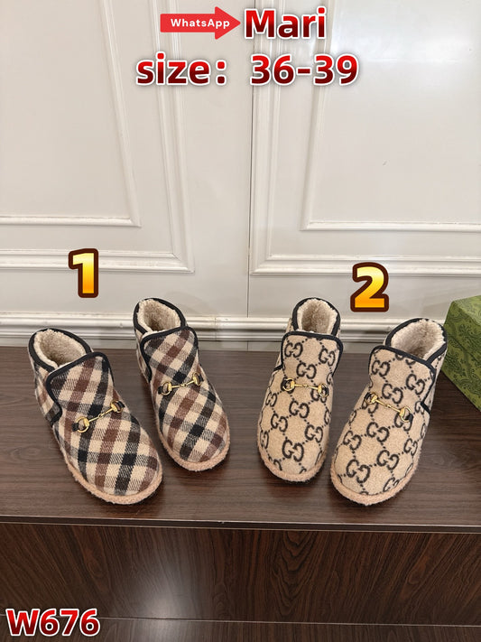 W676  Plush slippers
