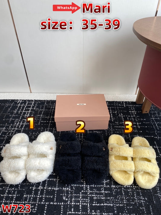 W723  Fleece platform slippers
