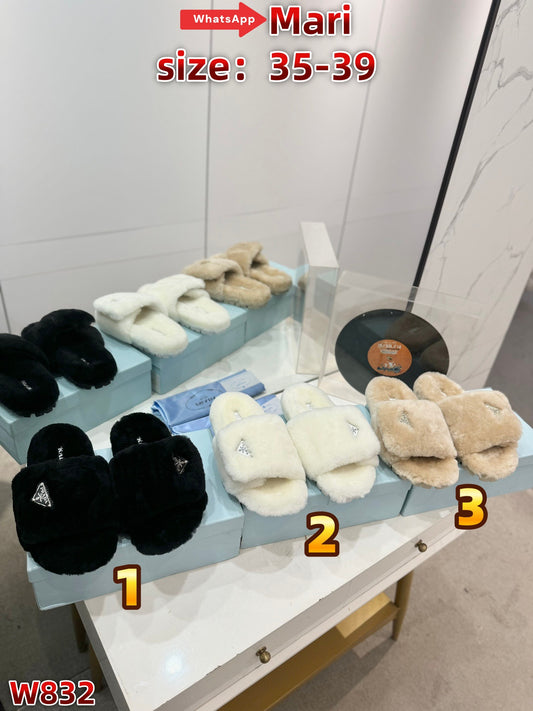 W832  plush slippers